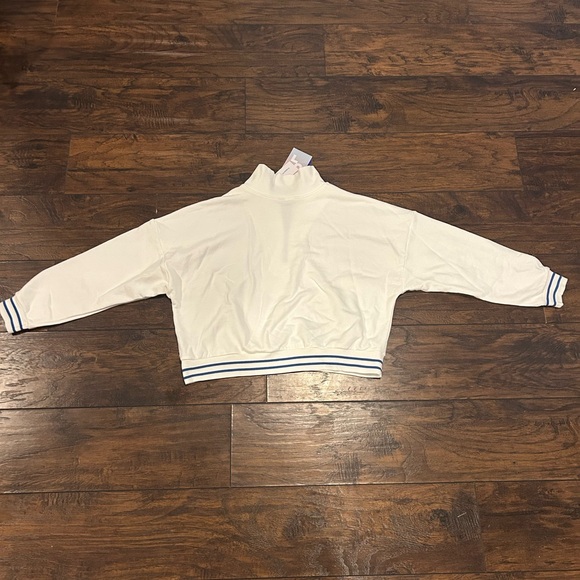 JoyLab Cropped Pullover with Flag Patch NWT - Picture 5 of 5